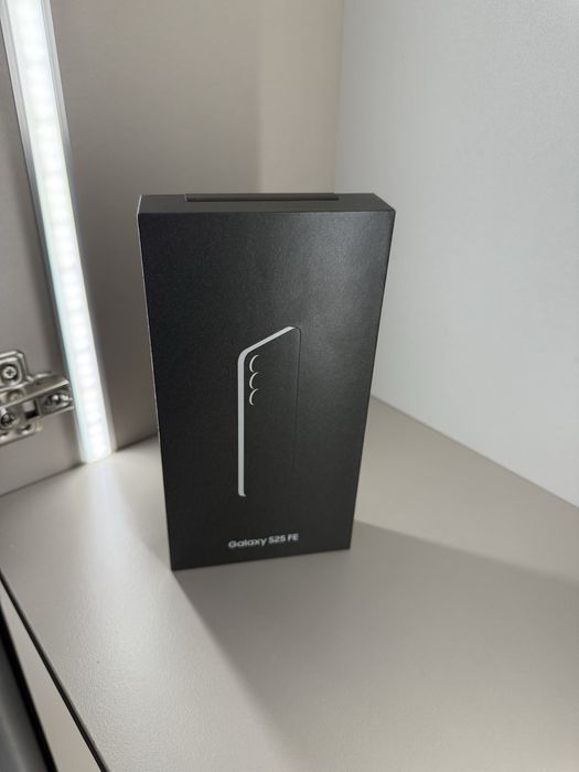 Продам новый Самсунг s 25 FE