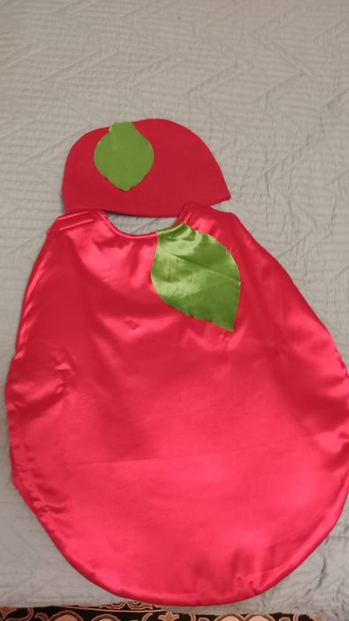 Продам костюм яблоки 5 6 лет