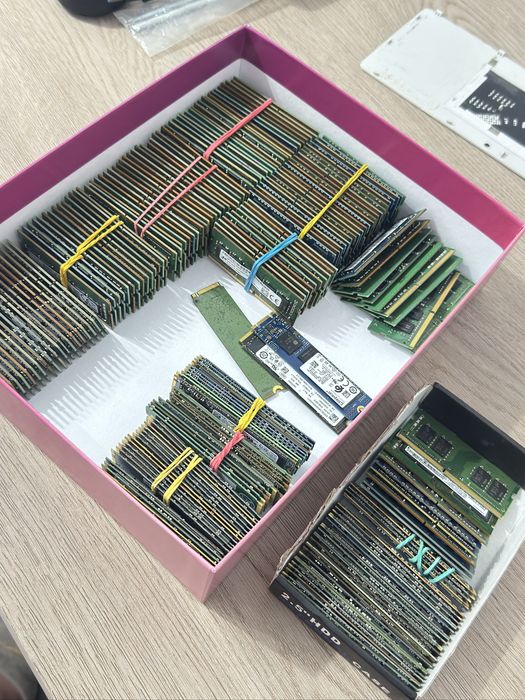 Ssd , ram la 100 lei bucata