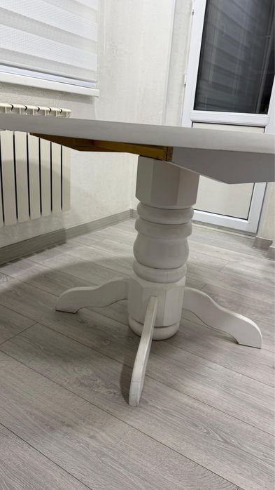 Стол.                                                                .