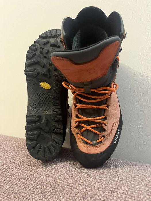 Продавам зимни обувки "Salewa" размер 46