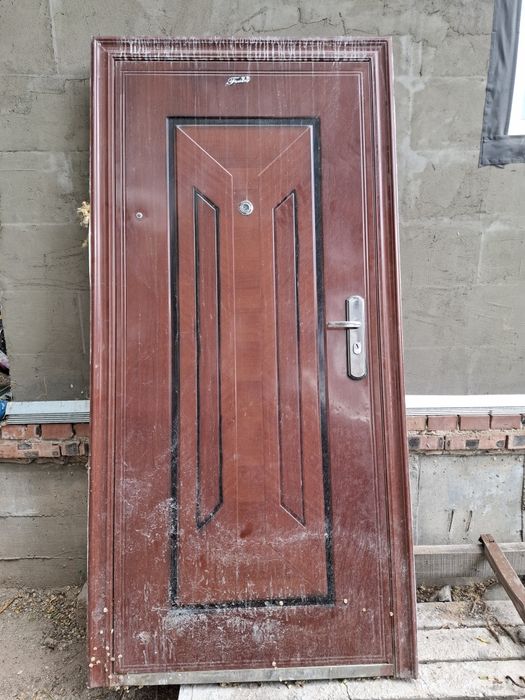 Продам б/у металлический дверь