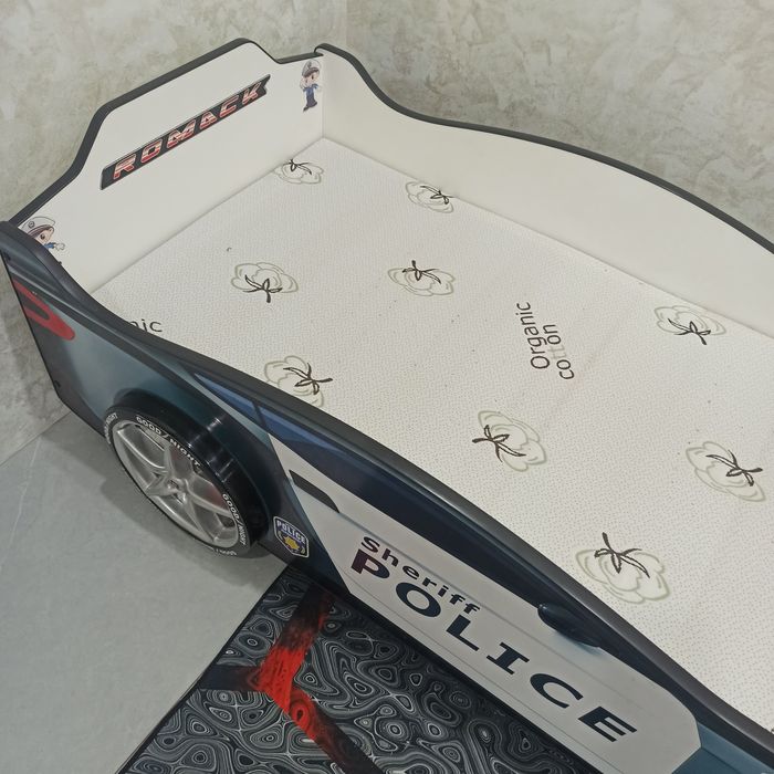 Детская кроватка машинка