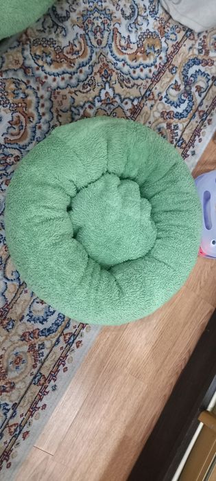 Продам лежанку для маленьких собак или кошек