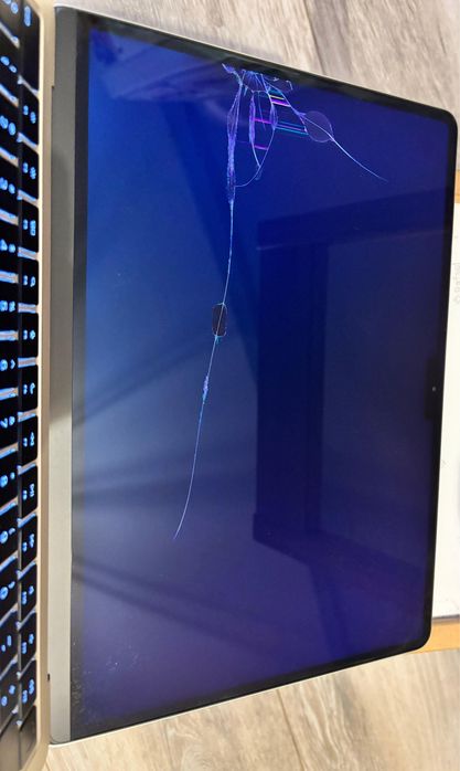 MacBook Air 13 inch M2 starlight ECRAN NEFUNCTIONAL
