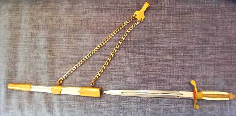 Количка за сервиране, масичка с табуретки, нож - кортик