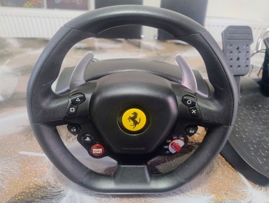 Vând volan cu pedale compatibil cu ps5 PS4 și PC