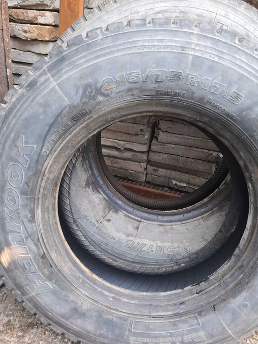 2 броя Гуми 215 75 17.5