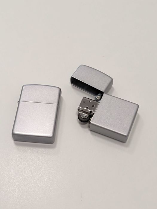 Set 2 brichete metalice antivant pe benzina stil Zippo - Argintiu mat - Noi