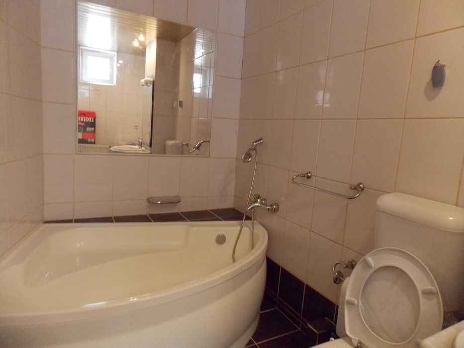 PROPIETAR Inchiriez  apartament 2 camere decomandate ,cartier Strand