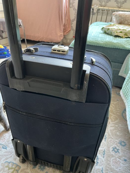 Продам чемодан срочно