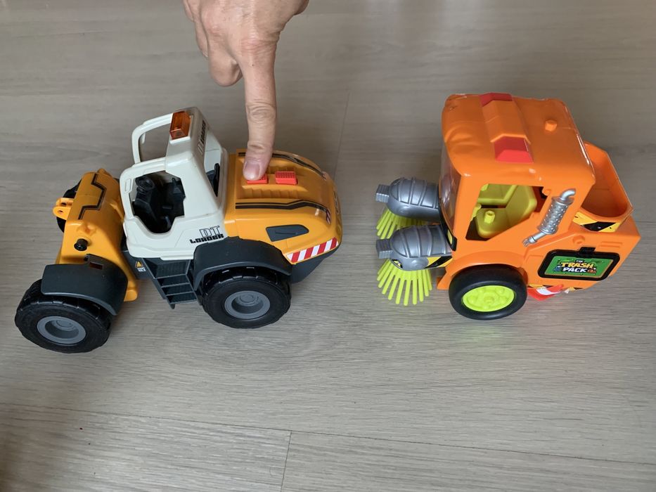 Vand set masinute superbe.