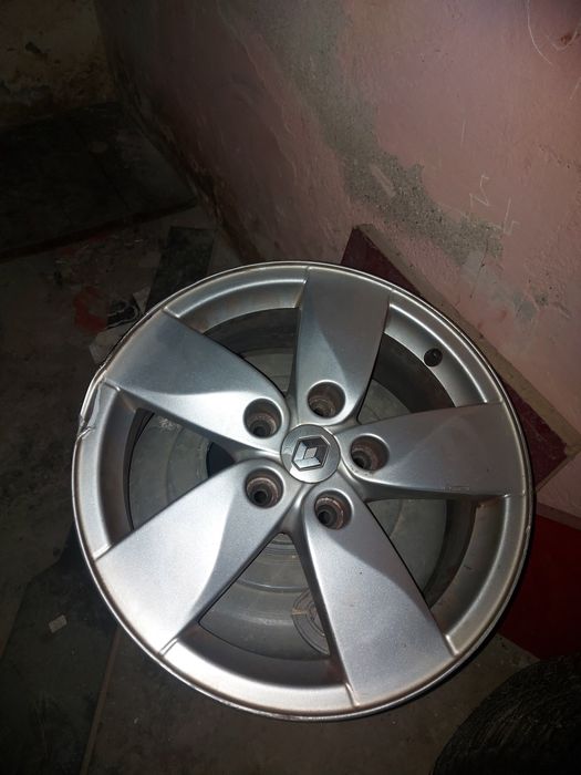 Caut/vând acest model,Renault, pe 16"