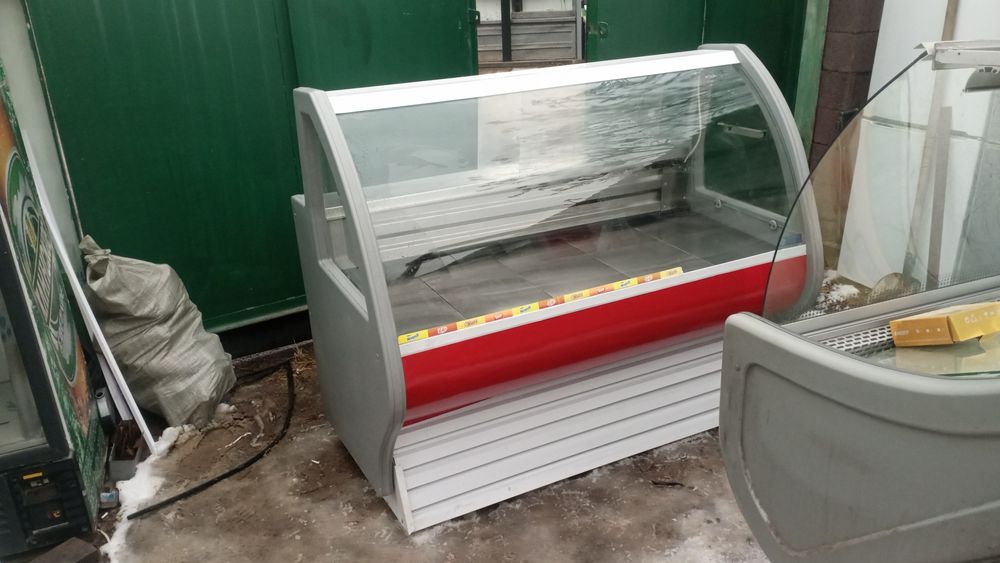 Холодильник витринный,холодильный витрина