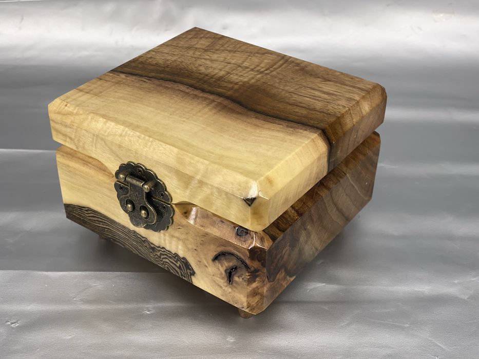 Шкатулка деревянная