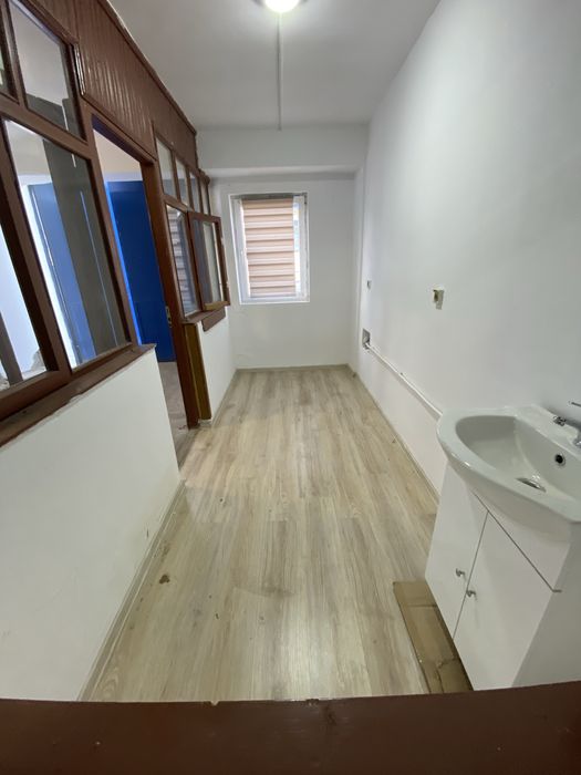 Inchiriez spatiu 80mp Uta