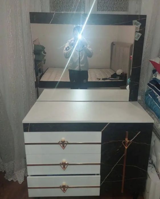 Продам шкаф с комодом