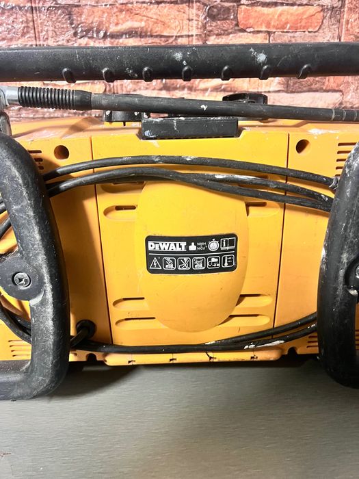 Radio Dewalt model DW