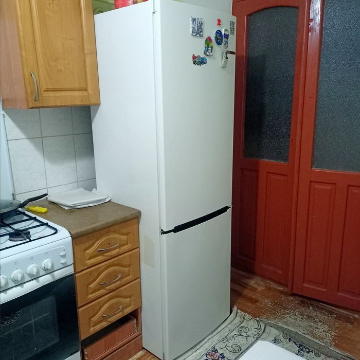 Срочно продаю холодильник двухкамерный