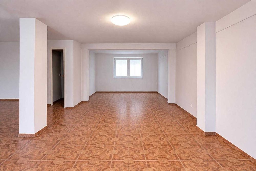 Apartament de vănzare/ închiriere parter