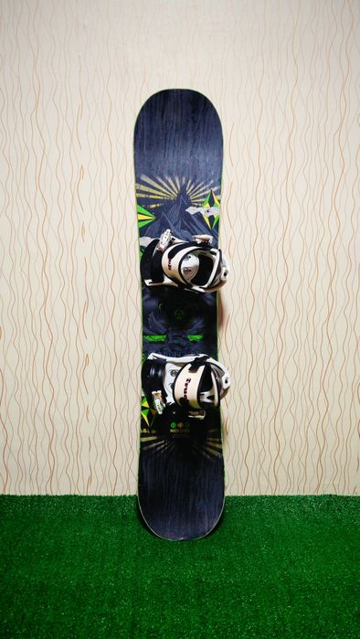 Set placa snowboard Nidecker 133 cm + legaturi Truck S