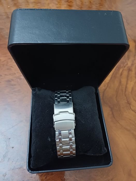 Продам мужские часы