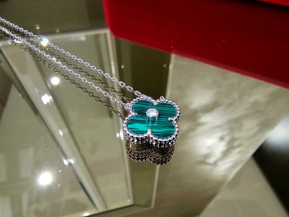 Van Cleef & Arpels VCA Silver Green Alhambra Diamond Дамско Колие