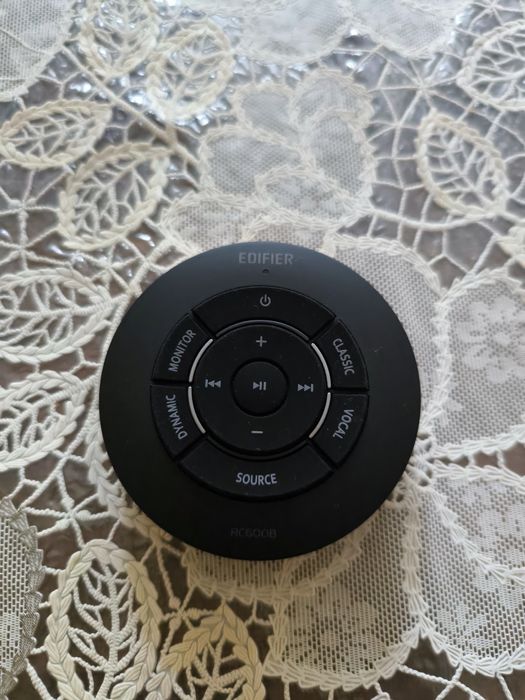 Продавам активни колони Edifier S880DB 88W с Bluetooth и дистанционно