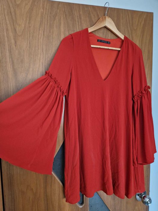 Rochie de culoare caramizie
