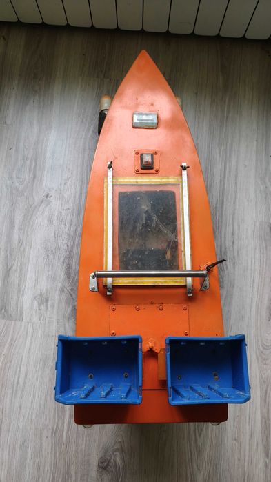 Лодка за захранка