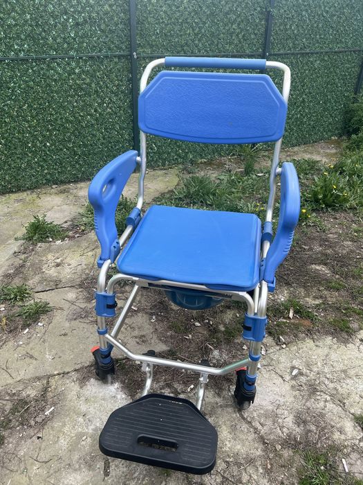 Scaun multifunctional pentru persoane cu dizabilitati