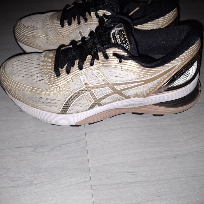 ASICS дамски маратонки