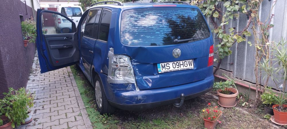Vând VW Touran 2005 , motor 1,9 TDI  seria BKC
