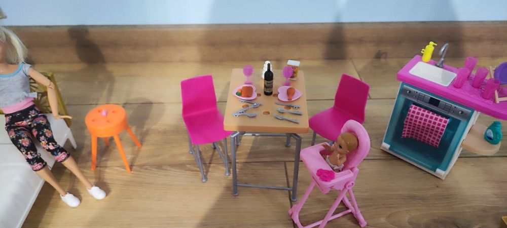 Продается мебель для кукол формате Барби Барби