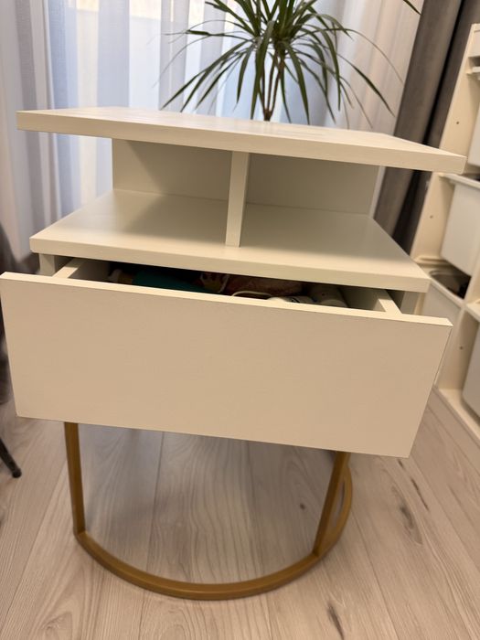 Noptiere  suspendate