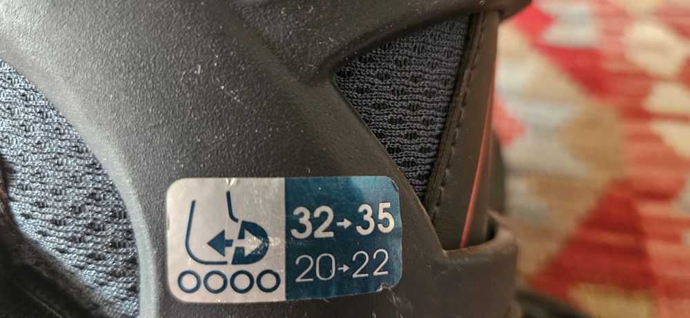 Role copii Oxelo reglabile 32-35 + pachet protectii