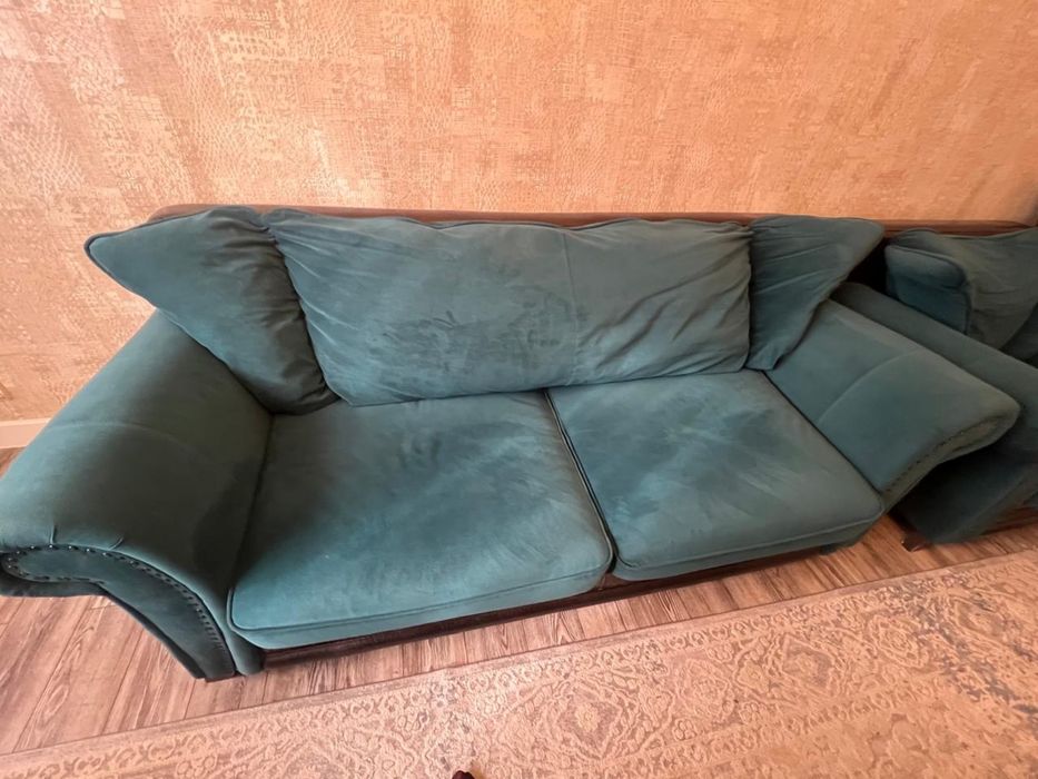 диван и кресло в зеленом цвете