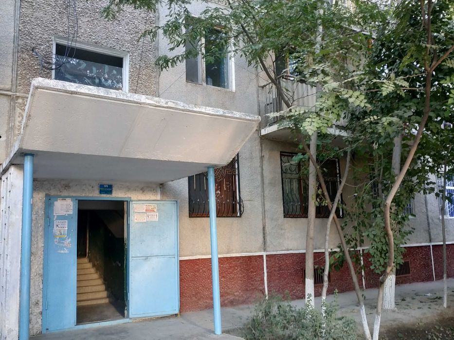 3-комнатная квартира  2 этаж 7 мкр Корзинка