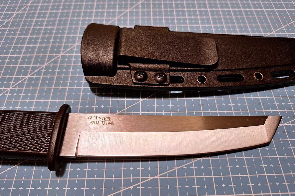 Тактически боен нож с фиксирано Tanto острие