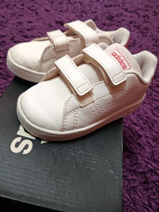 Adidași fete in stare perfecta mărimea 23