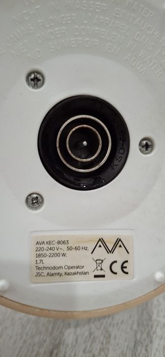 Электрический чайник AVA