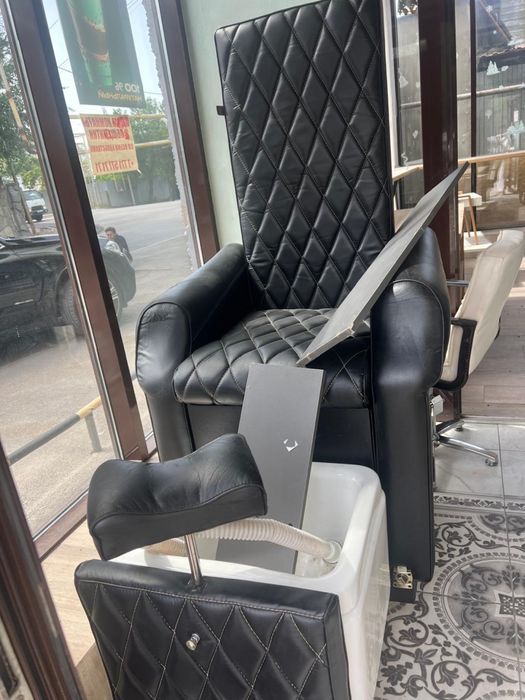 Продам парикмахерское кресло