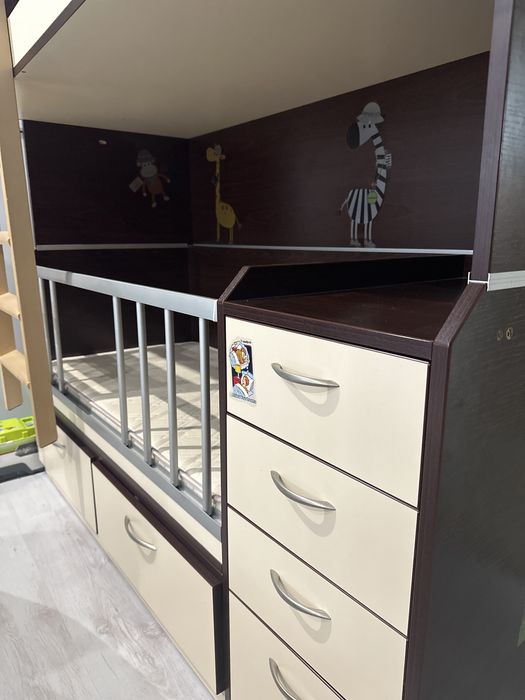 Легло на два етажа