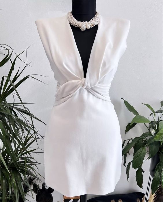 Rochie scurta alba eleganta tip sacou fara maneci Zara marimea M