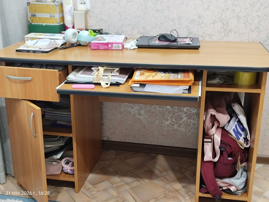 Продам стол компьютерный