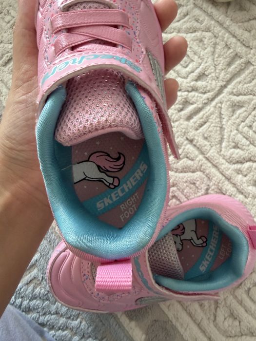 Кроссовки для девочки Skechers