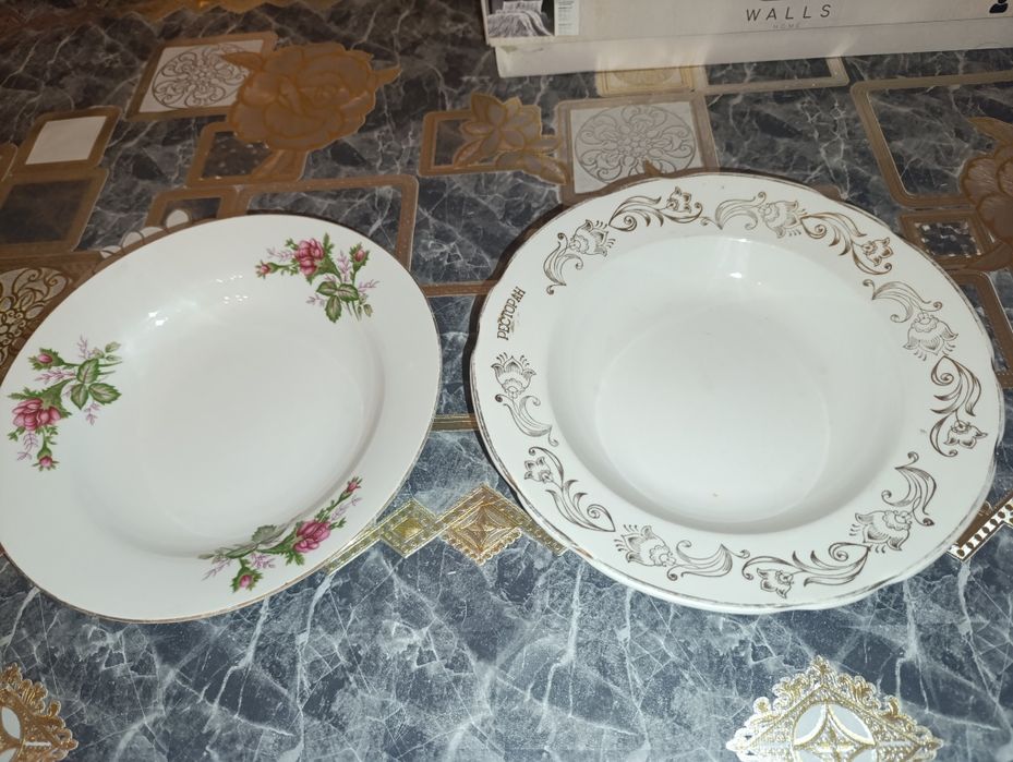 Две старинные тарелки для супа, японская и советская