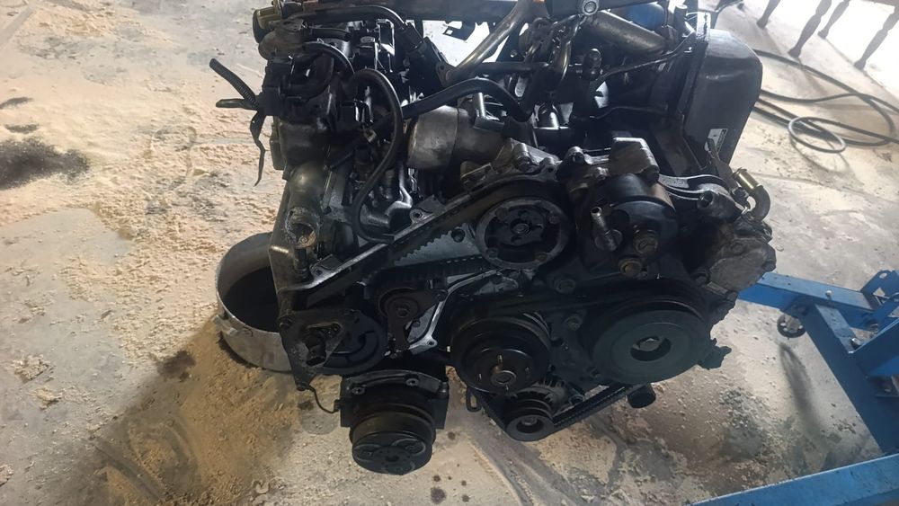 Двигатель 4jx1 целиком