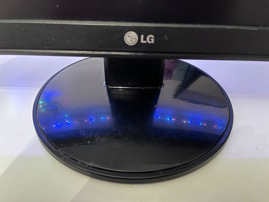 Монитор LG Flatron W2242S