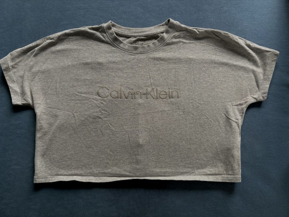 Оригинална кроп тениска Calvin Klein